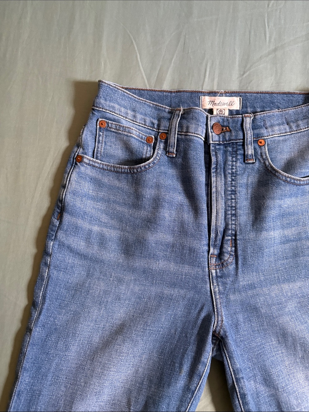 Madewell Straight-Leg Women's Jeans in Medium Blue Wash - Picture 2 of 7